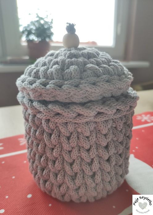 Koszyk z wieczkiem dzień babci/walentynki/prezent