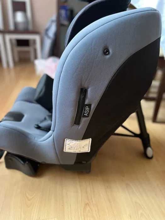 Fotelik samochodowy axkid move 9-25 kg kilka razy użyty
