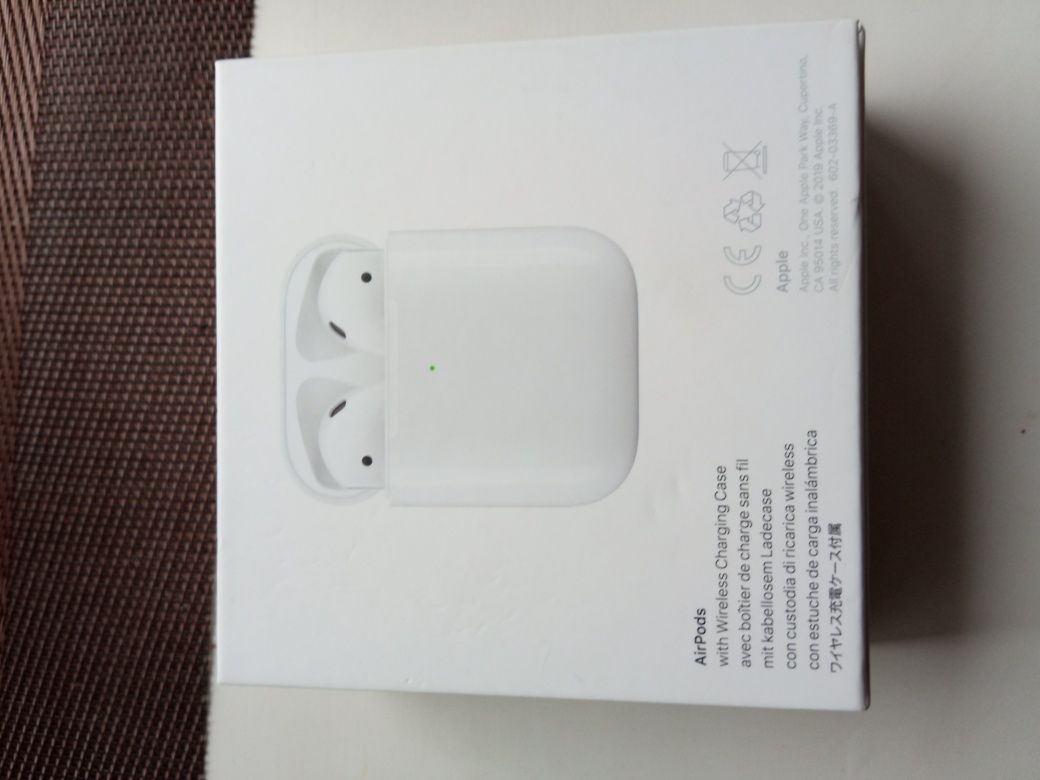 Бокс AirPods Apple