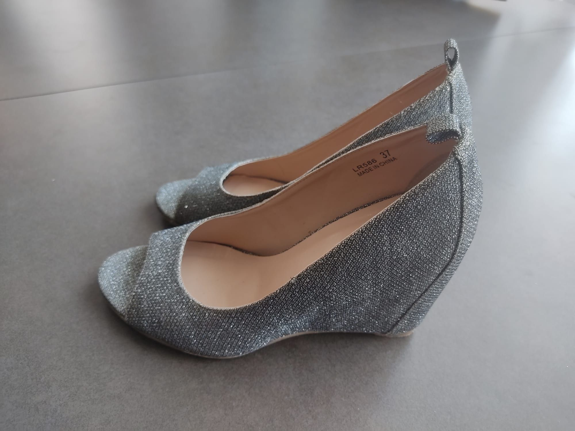 Buty na koturnie