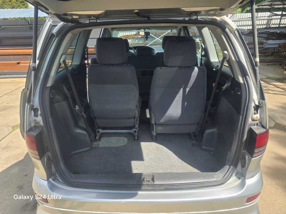 Toyota Previa 2006 rok