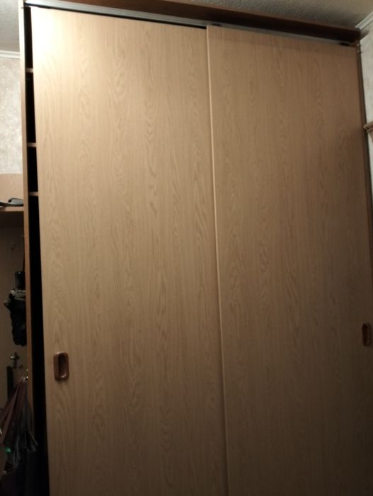 Продам шкаф в коридор