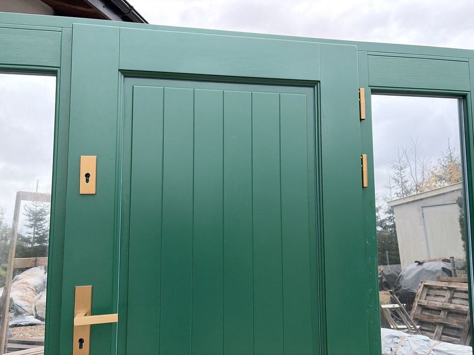 Drzwi zewnętrzne drewniane z doświetlami Cała Polska zielone na wymiar