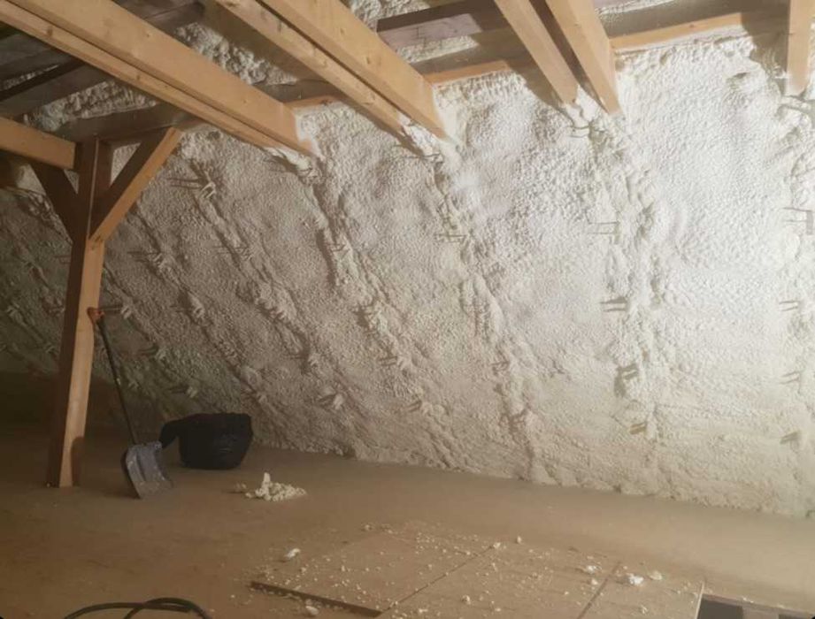 Ocieplanie pianką PUR oraz wdmuchiwanie wełny i celulozy