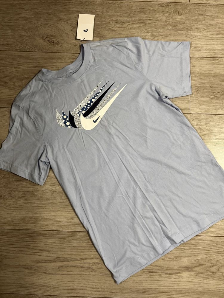 Футболка Nike Tee