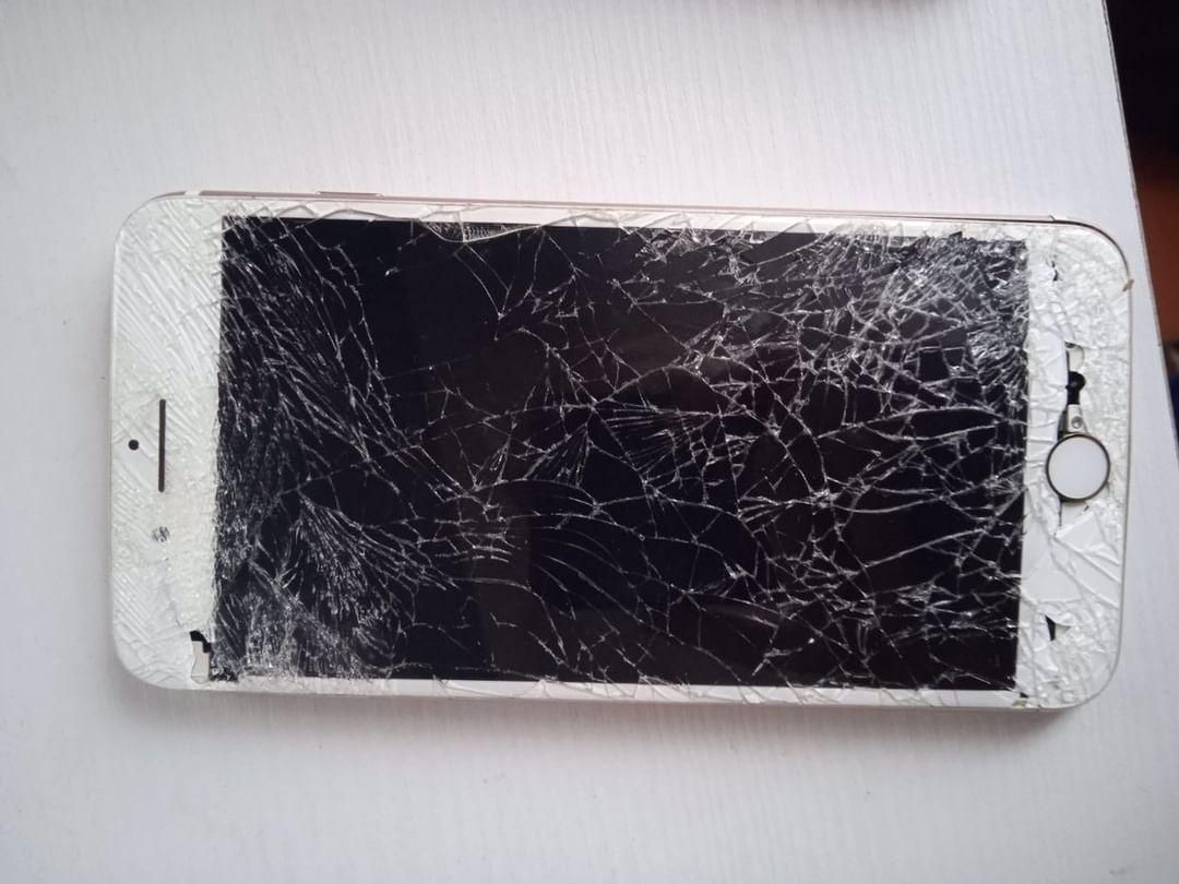 Продам непрацюючій iPhone 7 +