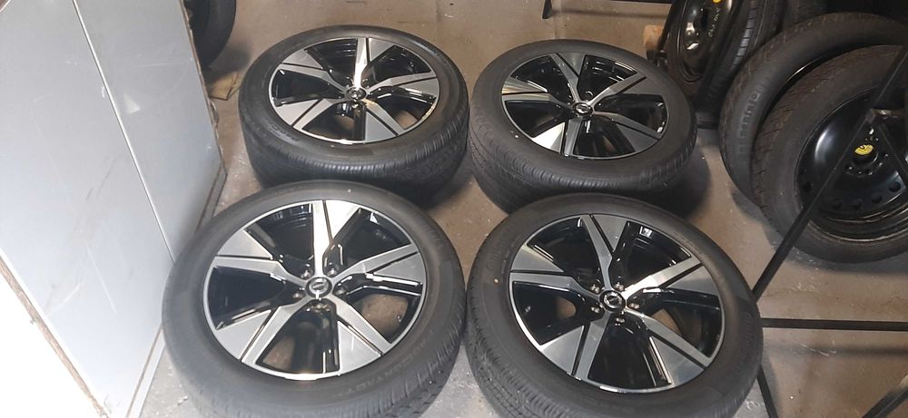 Koła z felgami aluminiowymi 19" VOLVO XC40