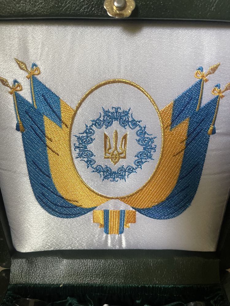 Подарункова музична скринька Непоборна