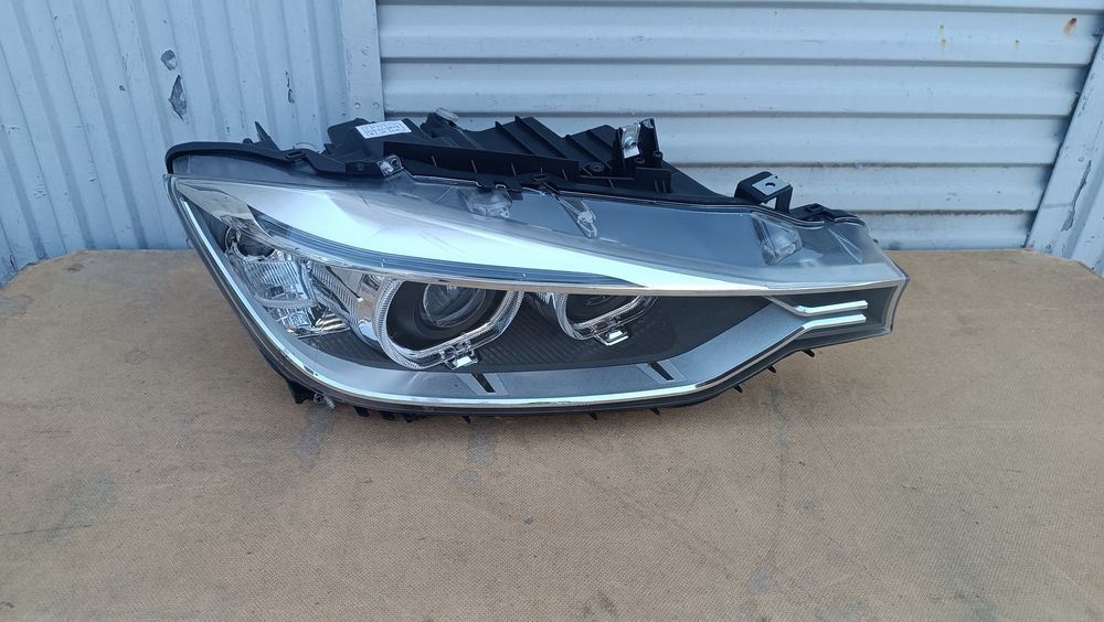 Vendo farol direito de BMW 3 series F30 31 xenon ano 2013/19