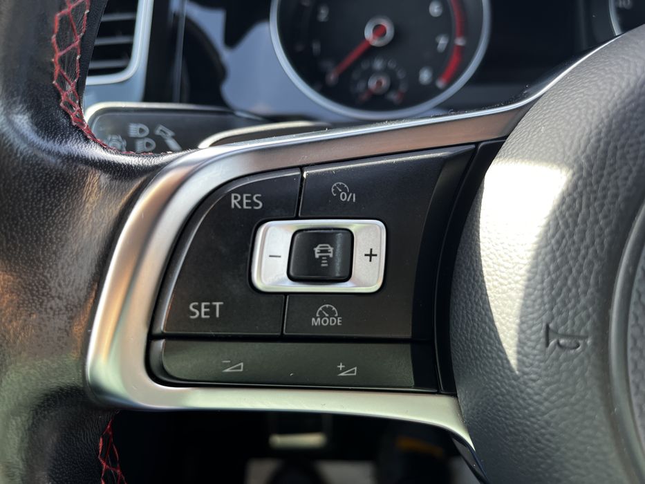 Volkswagen Golf GTI 7.5 2.0 TSI DSG
