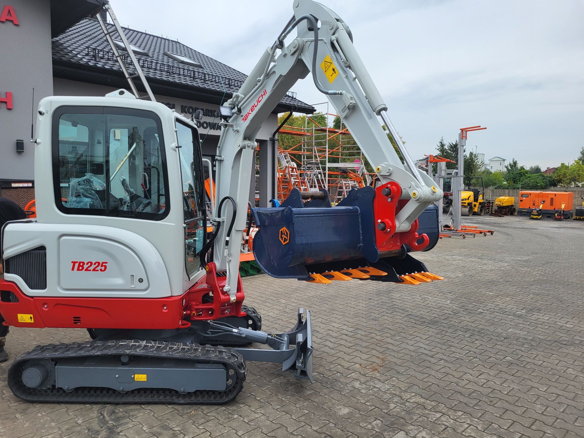 Koparka minikoparka Takeuchi TB225 V0 2023rok 2400kg