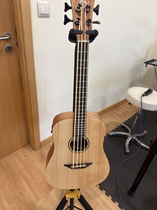 Uke Bass baixo acustico ukelele harley benton com pré