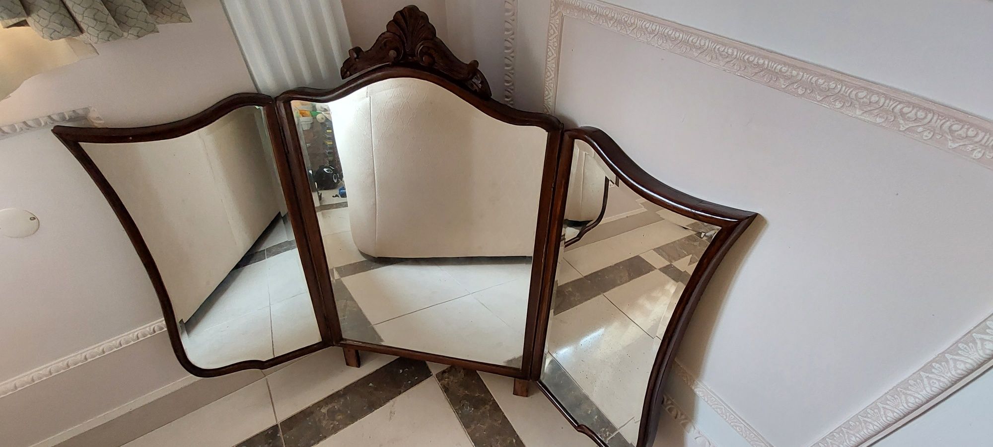 Espelho antigo com laterais