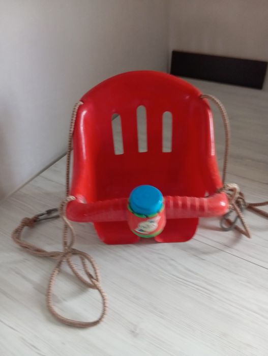 Дитяча гойдалка.