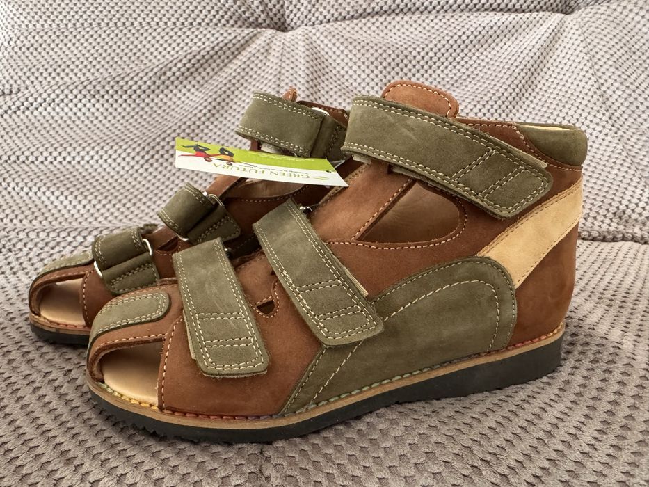 Стильні ортопедичні босоніжки