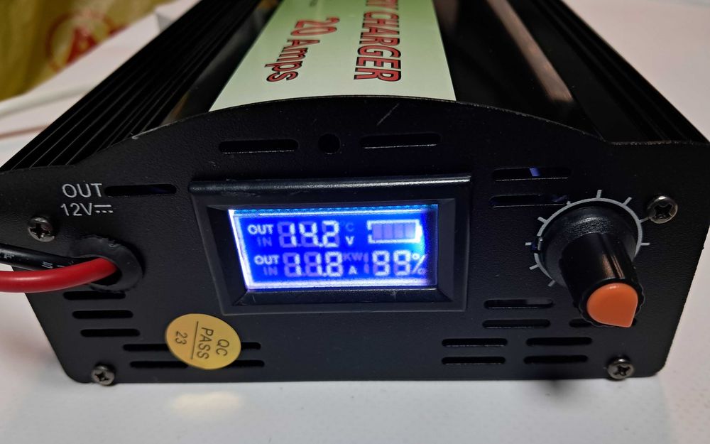 Зарядний пристрій для автомобільного акумулятора 12 V 6 А  10A 20А