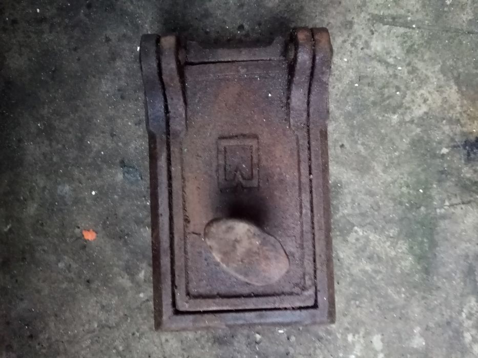 Дверцы чугунные ссср 130 мм на 75 мм маленькие