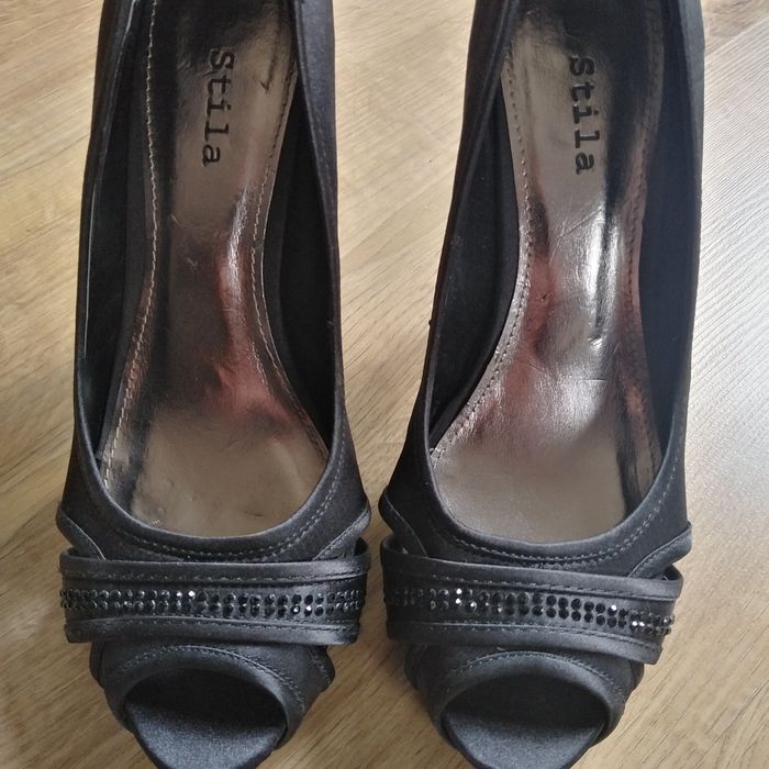 Czarna elegancka sukienka 36