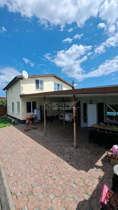 Продам сучасний будинок у самому центрі міста!