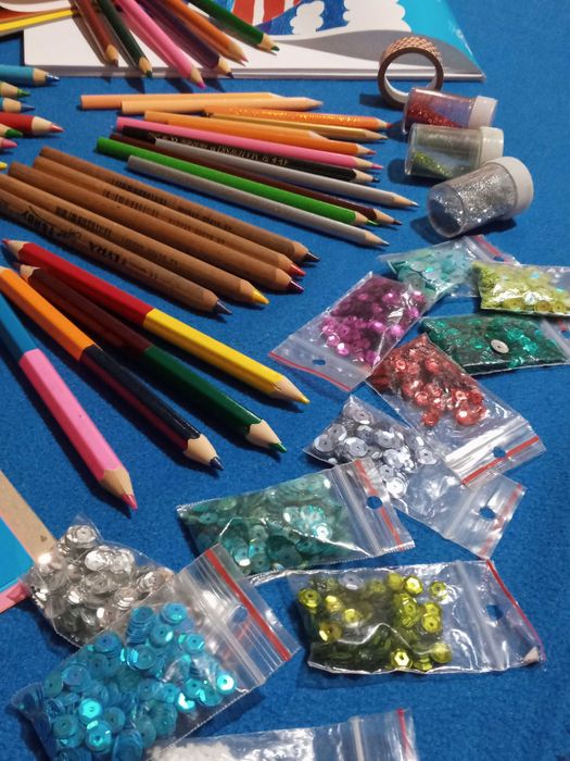 Materiały szkolne do prac plastycznych