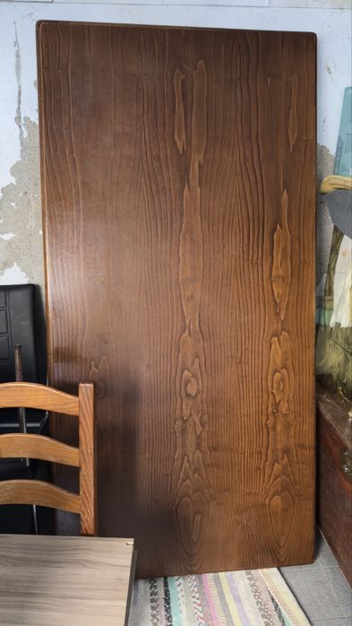 Mesa de jantar em madeira maciça em excelente estado