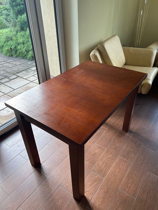 Drewniany stół do jadalni