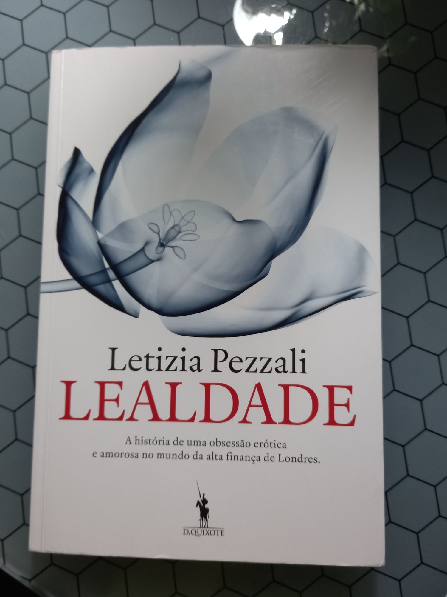 Livro lealdade de Letizia Pezzali