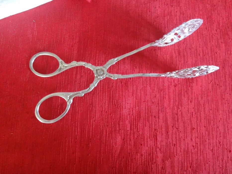 Srebrne szczypce do ciastek