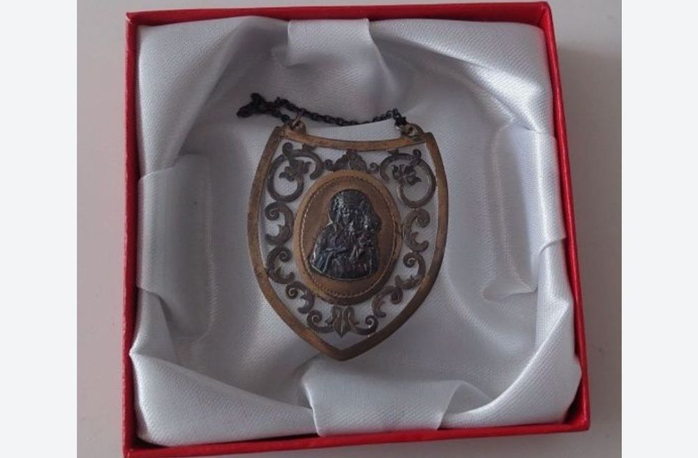 Wartość historyczna ,antyk ,srebro złocone 1931 rok ryngraf Matka Bosk