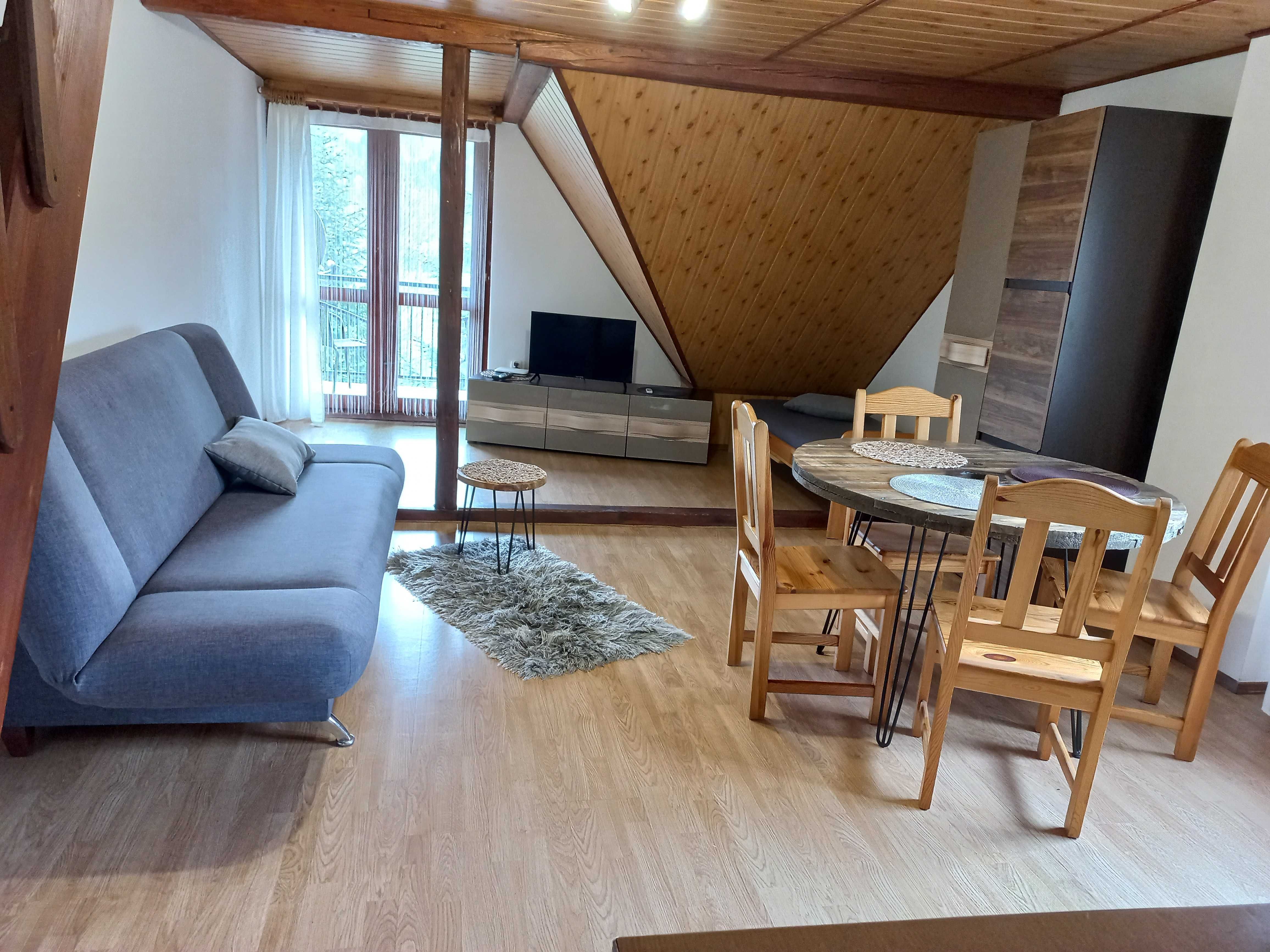 Pokoje z widokami na góry 
Szczawnica Ul.Główna 206