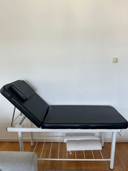 Marquesa fixa Quirumed – estrutura branca e estofado preto