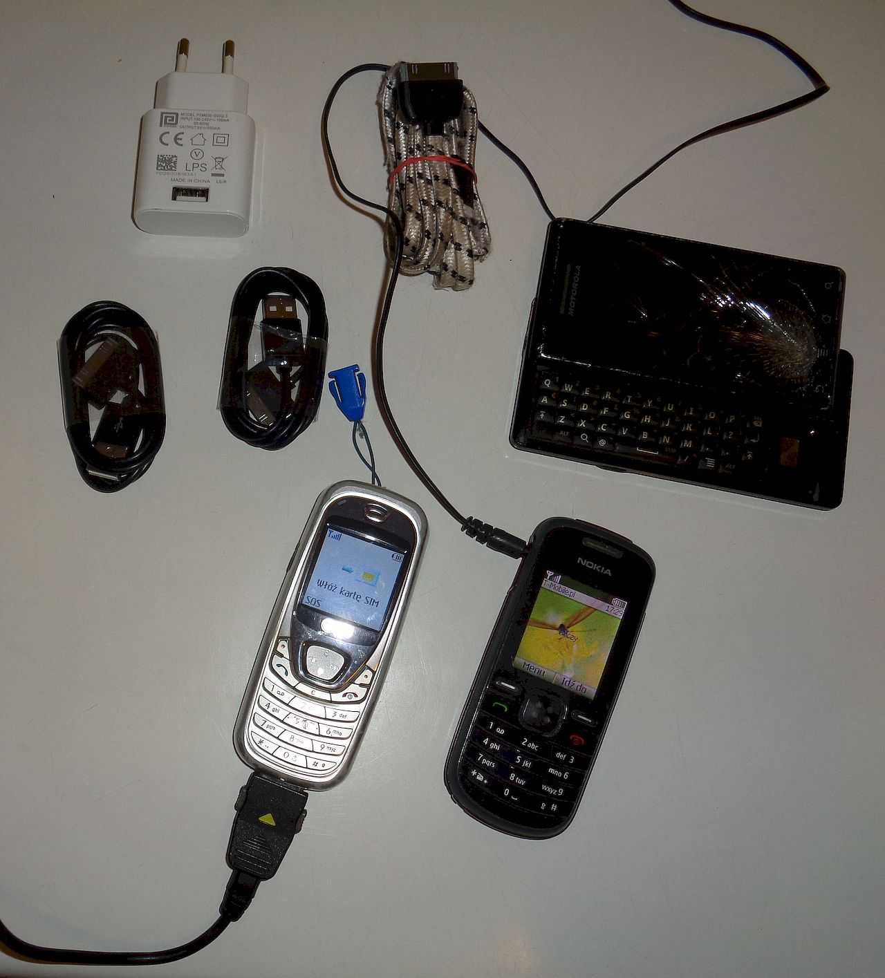 Nokia 1661, LG 0168, Motorola Milestone Droid + akcesoria