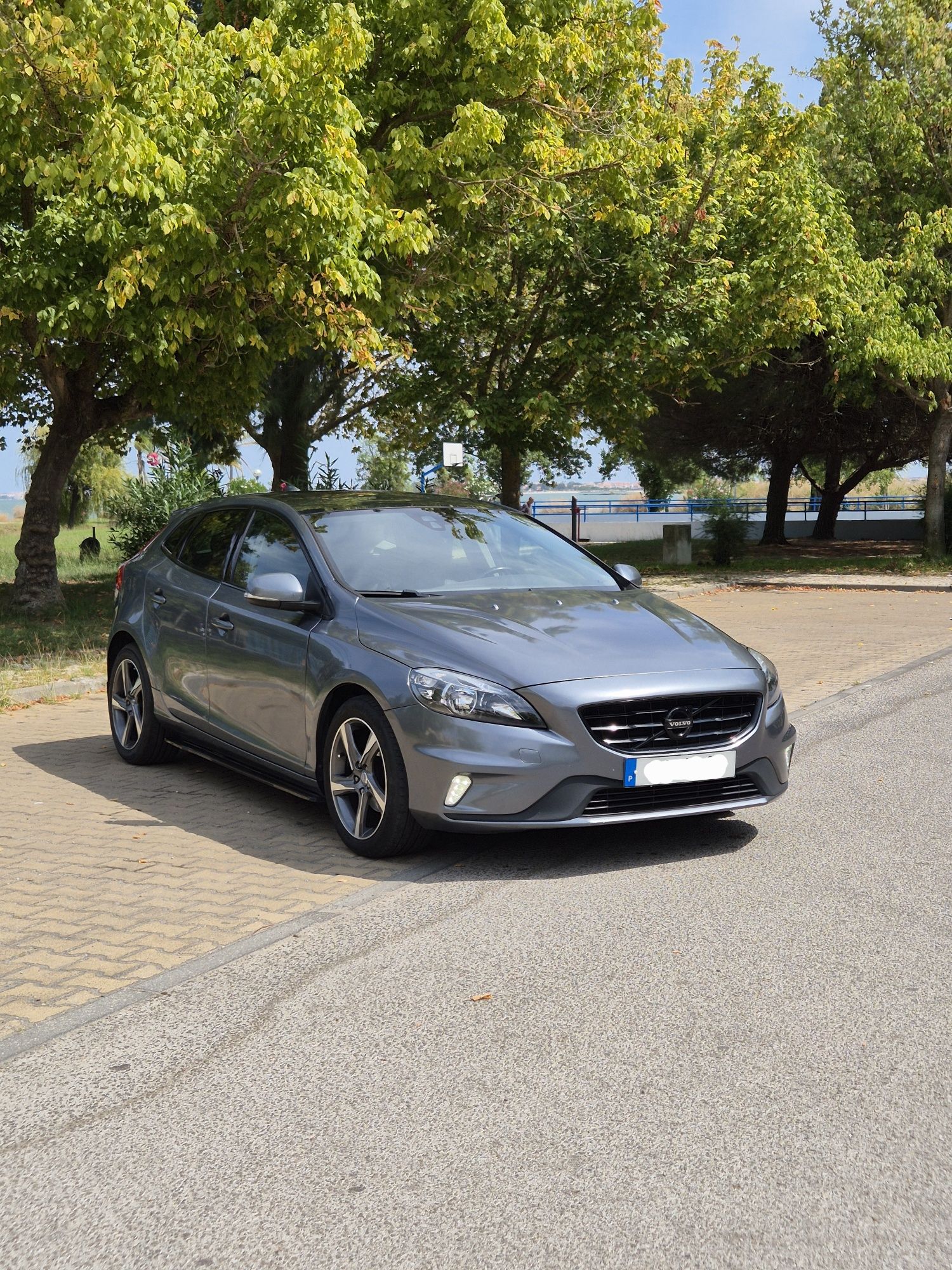 Volvo V40 2.0 R-Design