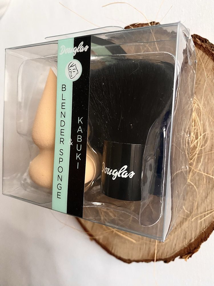 Douglas Blender Kit/Zestaw pędzel kabuki i gąbka