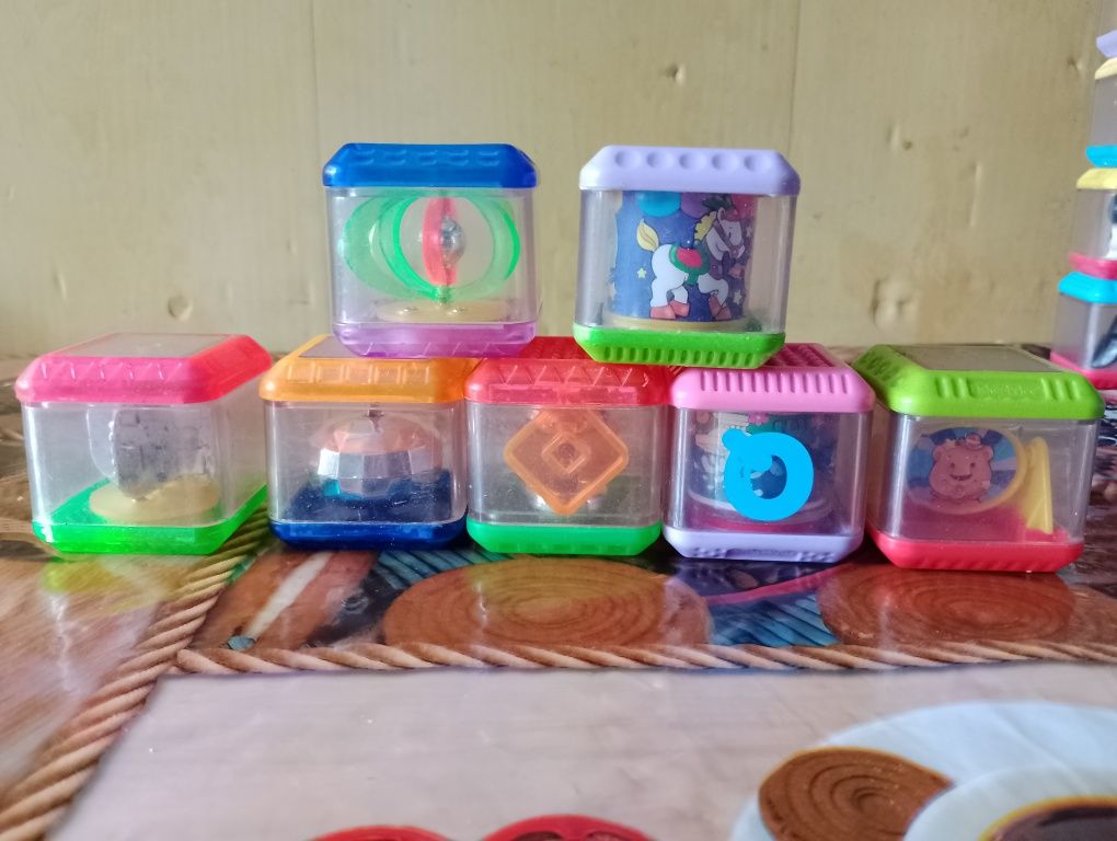 Продам сенсорні кубики від фірми Fisher price