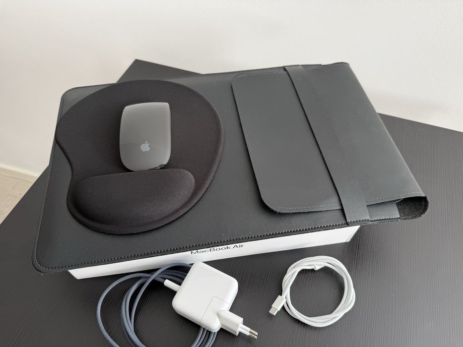 Macbook Air M4 16/256GB + Apple Magic Mouse