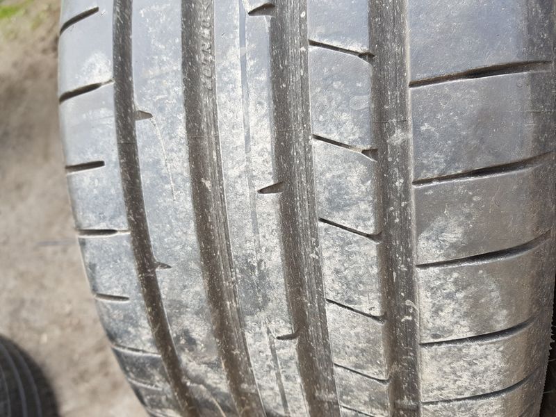 Dunlop 225/40/18 90%bieżnika Cena za 2szt