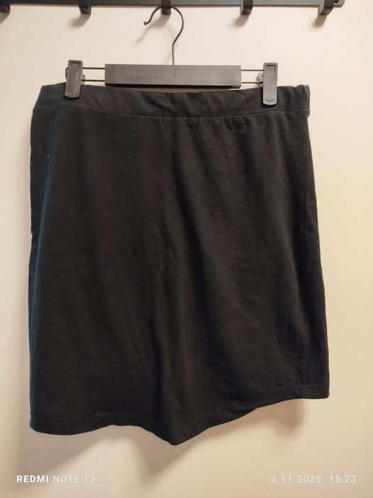 Czarna spódniczka