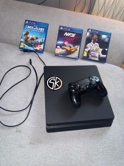 Ps4 slim 1tb (1 kontroler 3 gry )