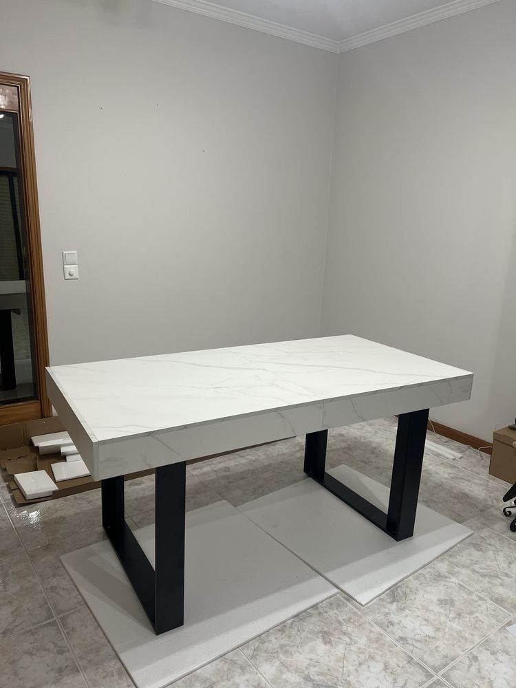 Vendo mesa de jantar NOVA