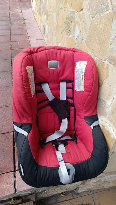 Дитяче крісло в машину