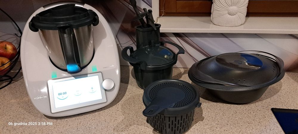 TERMOMIX TM6 - zestaw standardowy plus nakladka do krojenia.