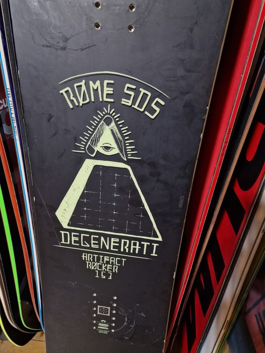 Deska snowboardowa Rome artifact rocker 153 cm snowboard