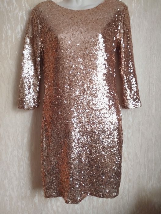 Святкова сукня з пайєтками
