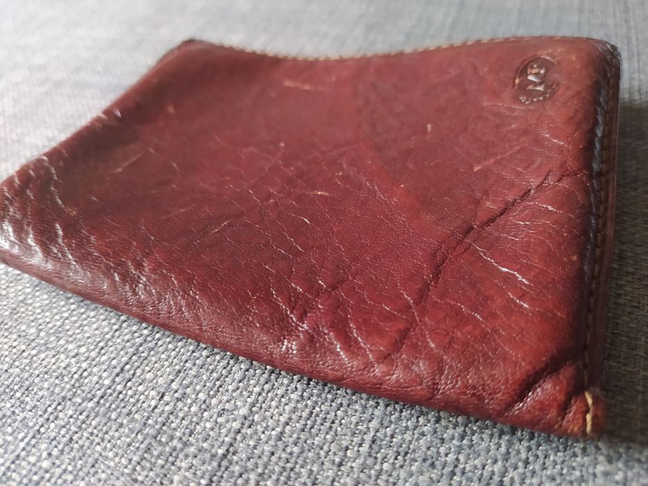 Carteira em pele