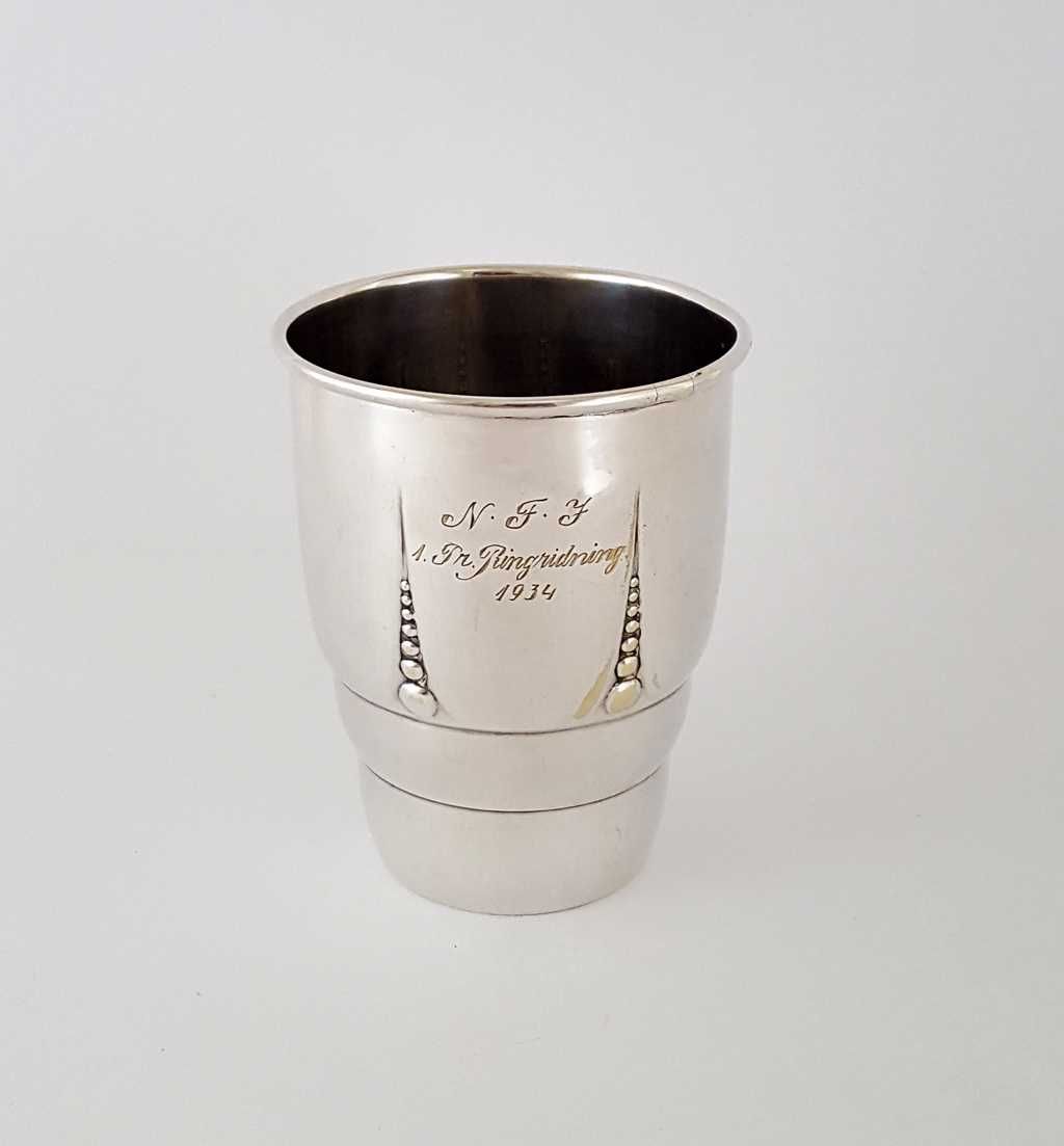 Puchar–szklanica platerowana srebrem - I miejsce jazda konna 1934 rok