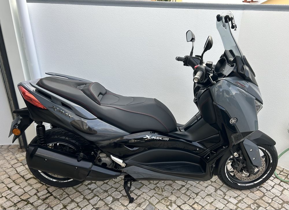 Yamaha X-max 300 Tech Max ( Troco por mota ).