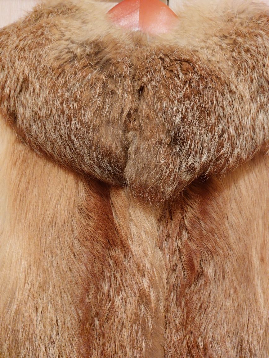 Женская шуба из натурального меха рыжей лисы