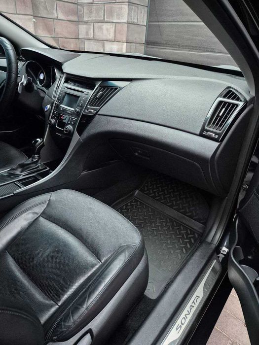 Hyundai Sonata 2013 автомат 2.4 AT (178 к.с.)  •  Premium