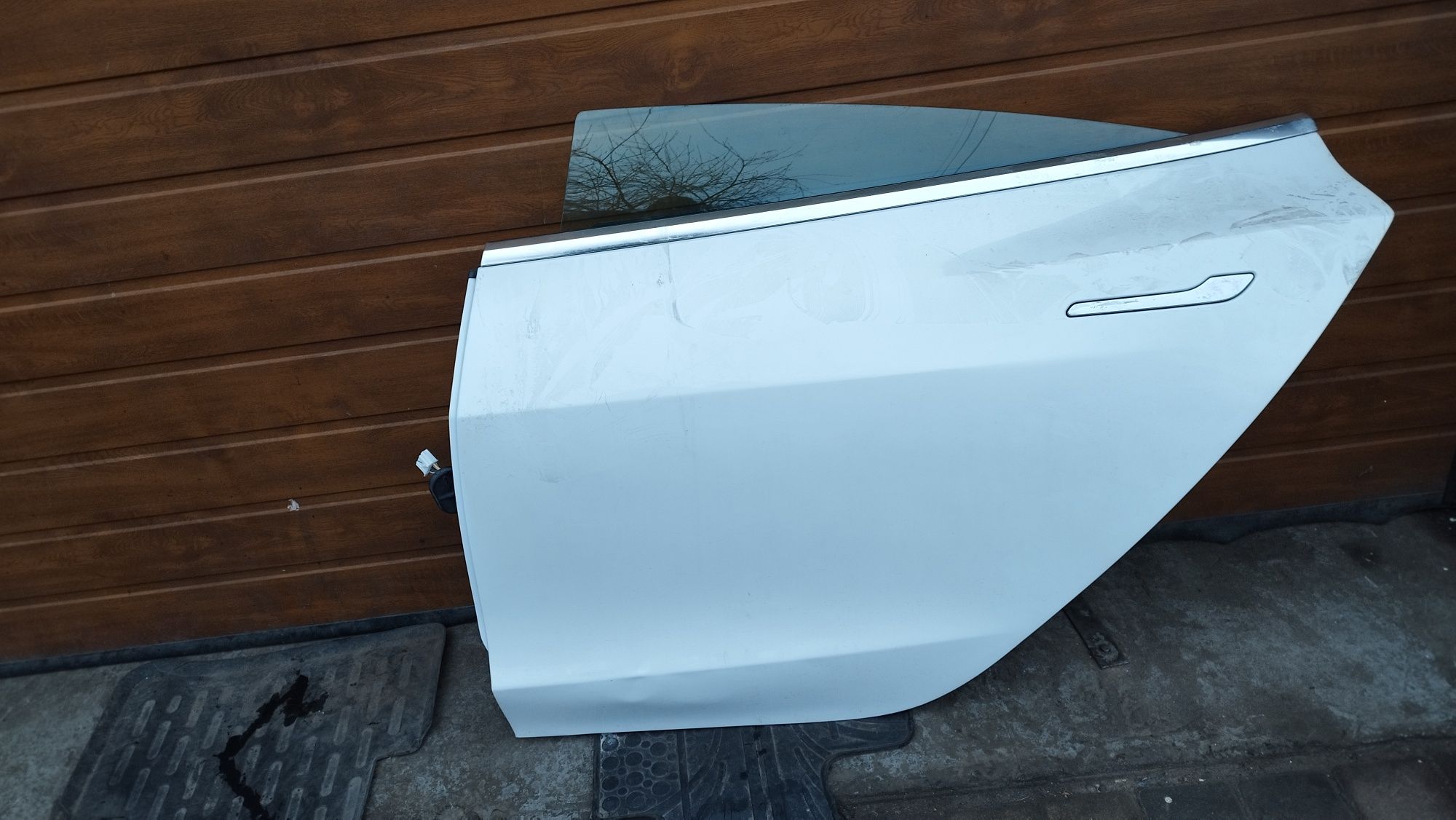 Двері задні ліві праві Tesla model 3